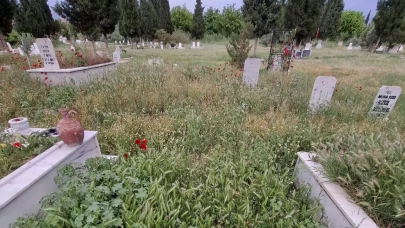 Mezarlıklar bayram öncesi sahipsiz kaldı
