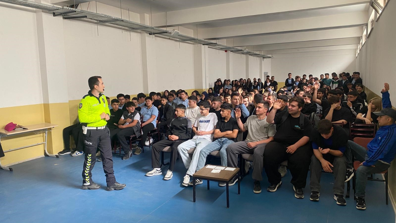 Öğrencilere trafik bilinci eğitimi verildi