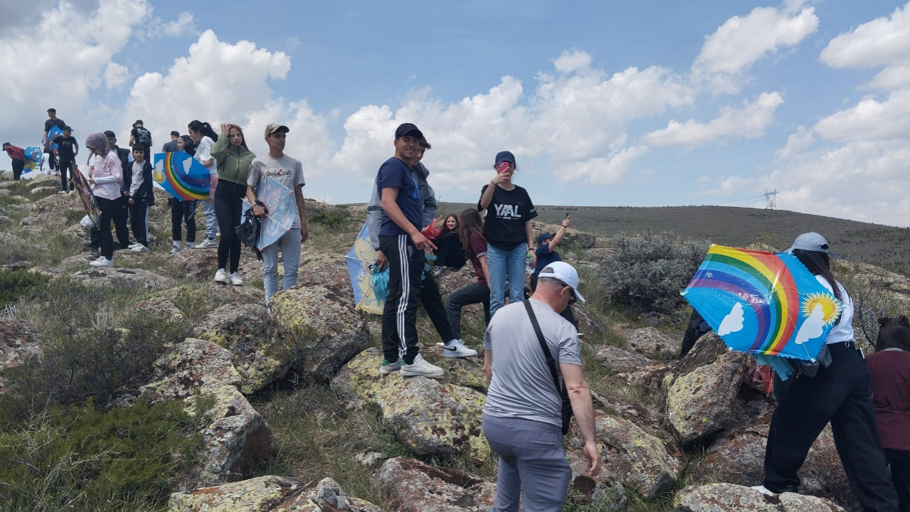 Niğde'de öğrenciler gençlik yürüyüşü yaptı
