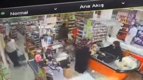 Müşteri kılığında markete girdi 4 koli kahve çaldı!