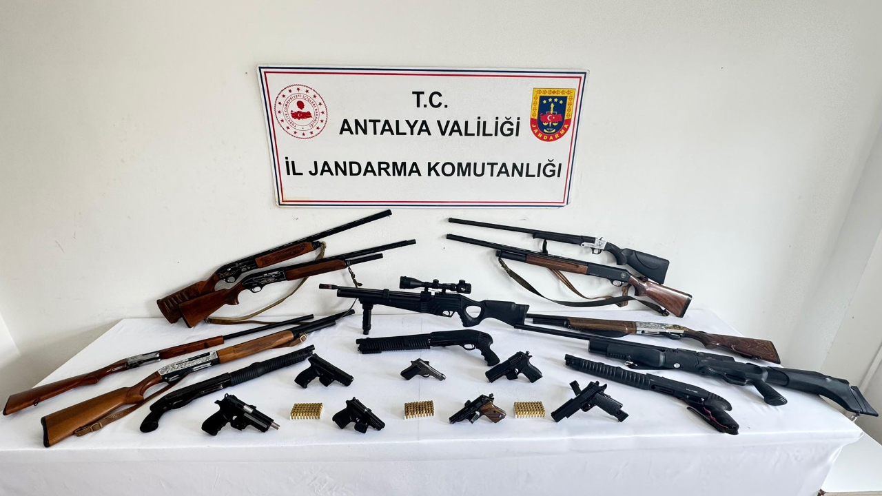 Alanya'da silah kaçakçılarına eş zamanlı operasyon
