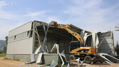 Yaylacık Mahallesi’nde kaçak yapılar yıkıldı
