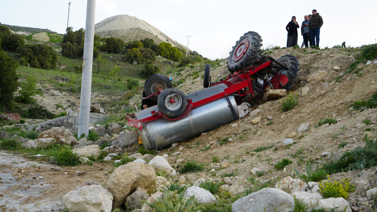 Burdur’da traktör şarampole devrildi: 1 ölü