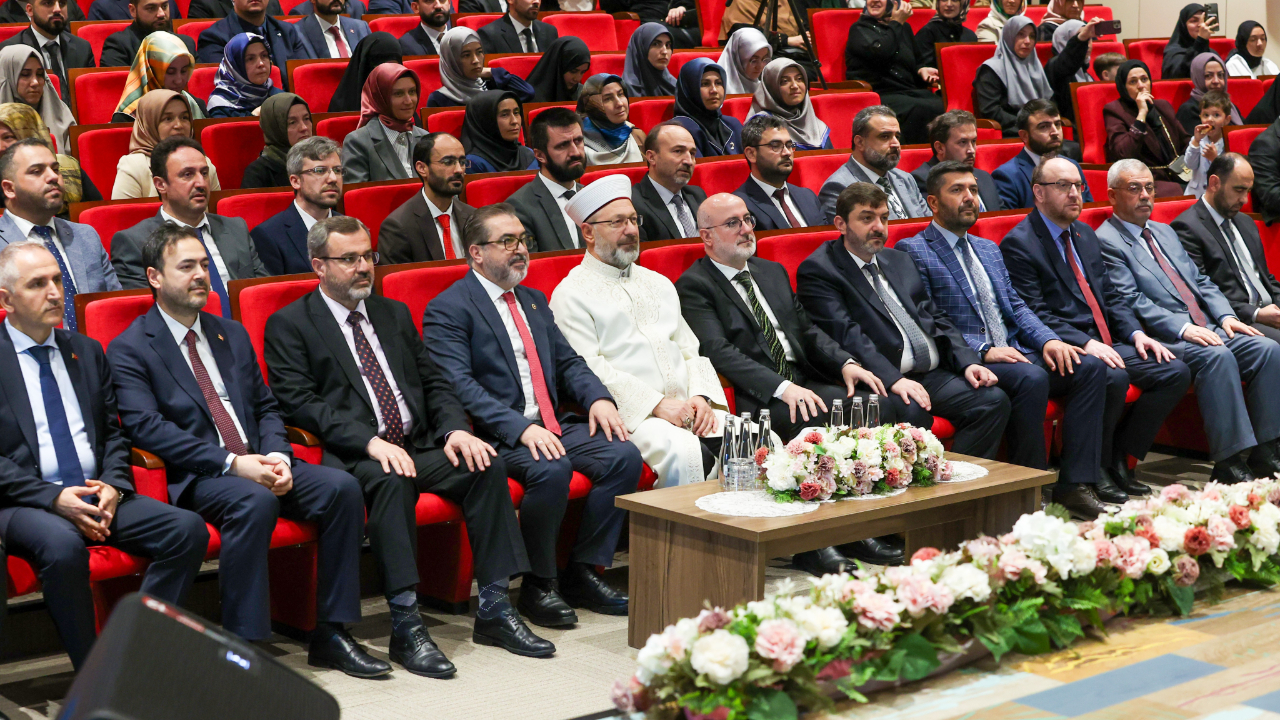 Diyanet İşleri Başkanı Erbaş: "Din eğitimi, toplumsal barışa katkı sağlamada önemli bir etkendir"