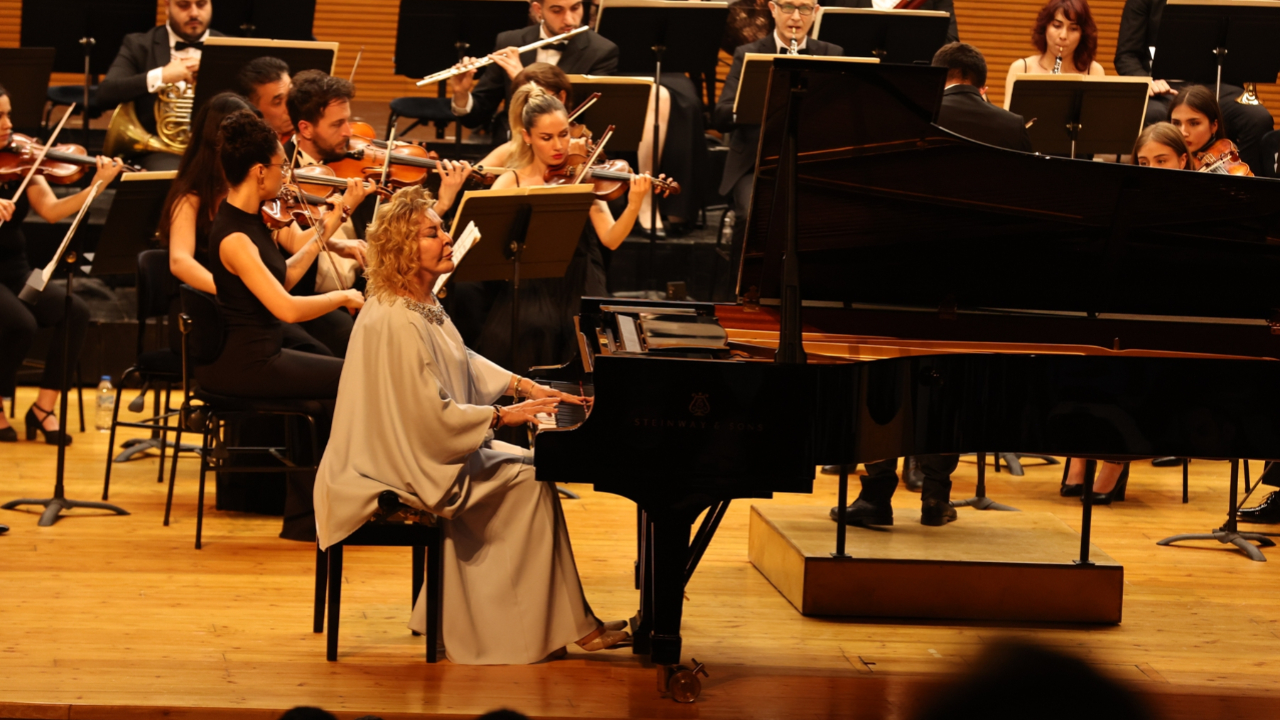 Nilüfer Senfoni Orkestrası ilk konserinde Gülsin Onay'ı ağırladı
