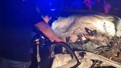 Alanya’da servis aracı otomobille çarpıştı! 2 ölü 6 yaralı