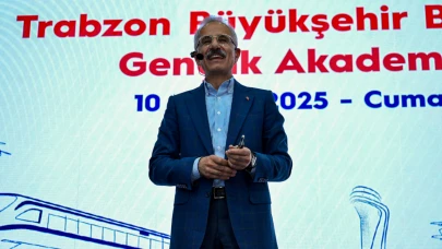 Bakan Uraloğlu Trabzon'da Gençlik Meclisi Siyaset Akademisi'ne katıldı