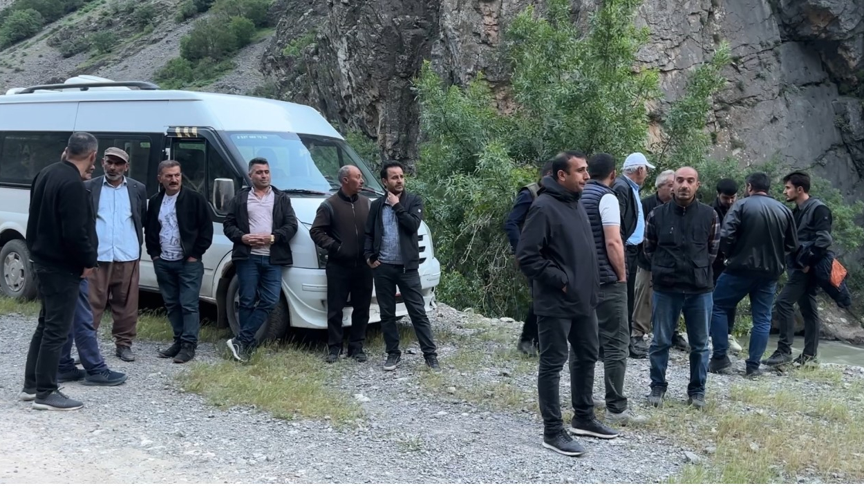 Yüksekova’da derede kaybolan genci arama çalışmalarına ara verildi
