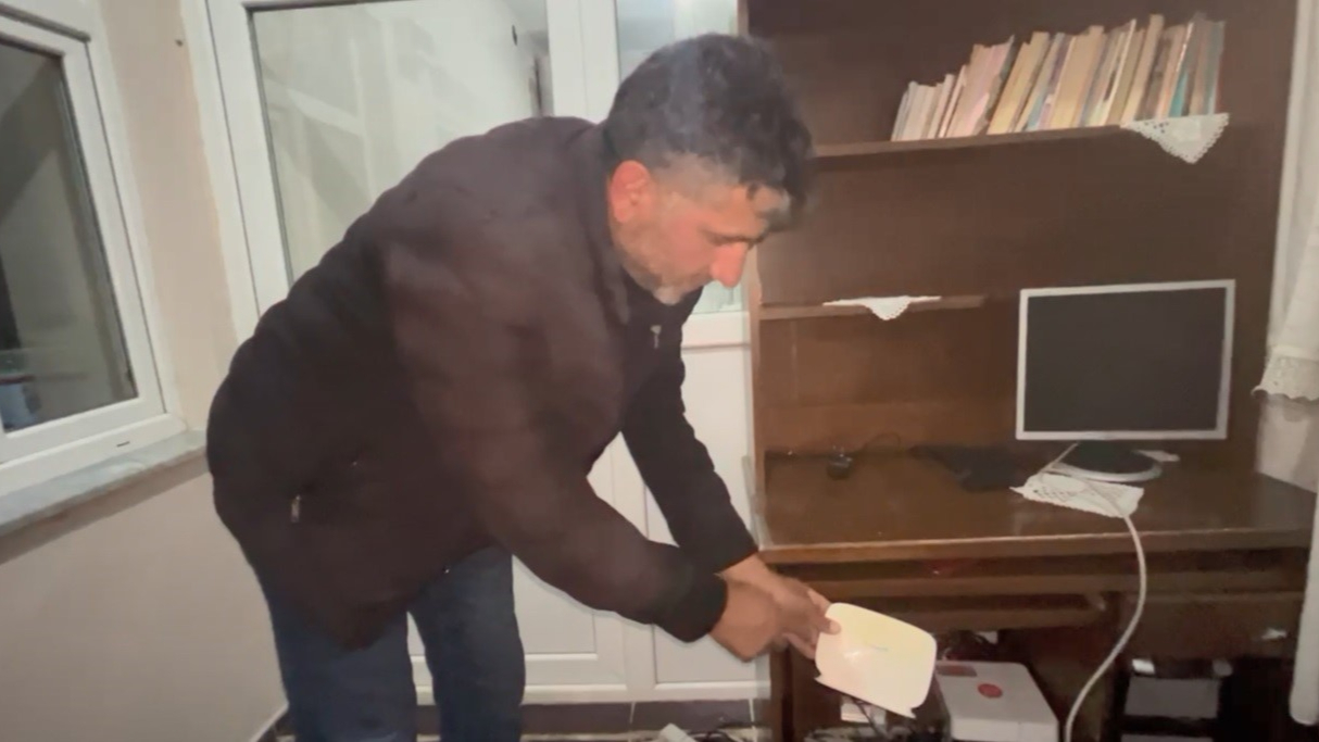 Akyaka'da dereler taştı, ahırları su bastı