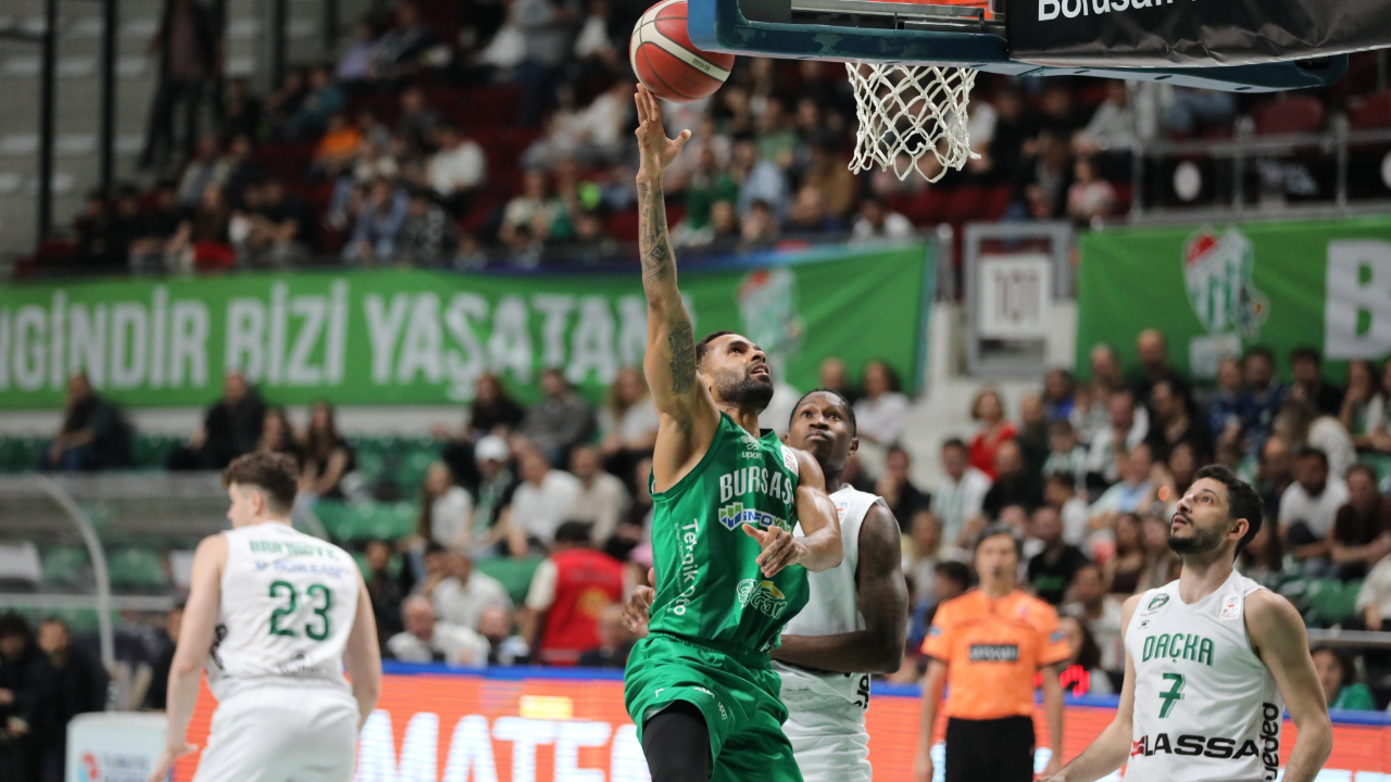 Bursaspor Basketbol, Darüşşafaka'yı mağlup etti