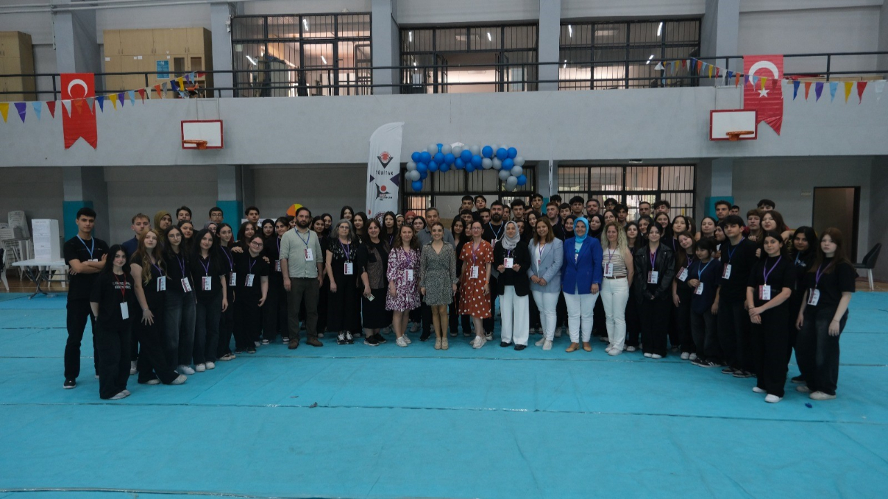 Bursa Yıldırım Ticaret Mesleki ve Teknik Anadolu Lisesi öğrencilerinden "Engelsiz Eğitim Bağı" projesi