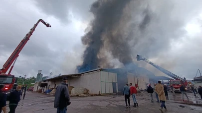 Sakarya'da korkutan fabrika yangını!