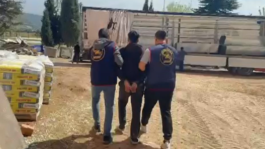 Van’da hırsızlık suçundan aranan 8 şahıs yakalandı