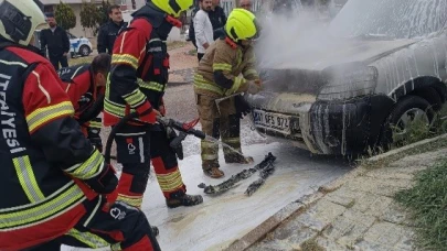 Bandırma'da araç yangını korkuttu