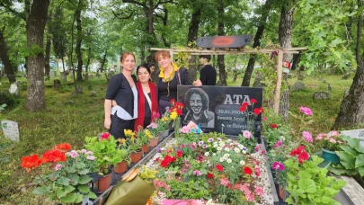 Ata Emre vefatının 1. yılında Bursa'da mezarı başında anıldı
