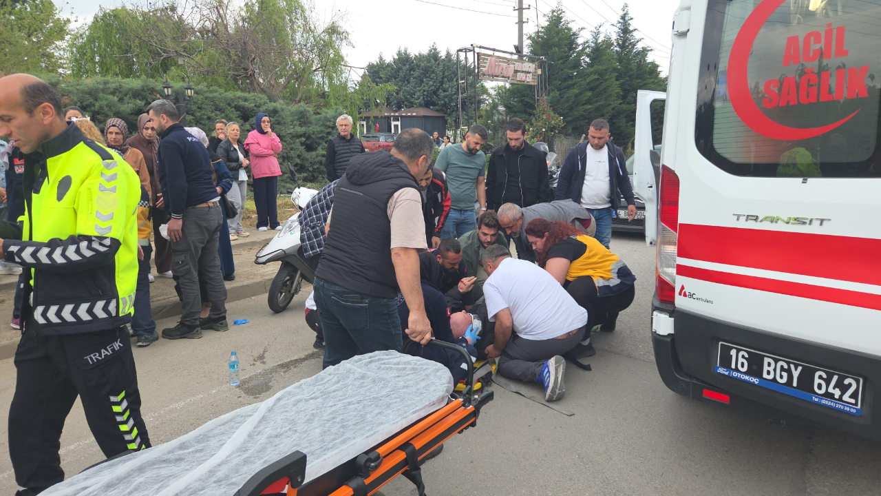 Bursa'da trafikte duran motosiklete başka bir motosiklet çarptı! 2 yaralı