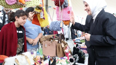 Bakan Göktaş “Kadına Destek El Emeği Çarşısı”nı ziyaret etti