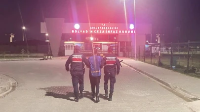 Afyonkarahisar’da hapis cezasıyla aranan şahsı jandarma yakaladı