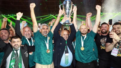 Kocaelispor, 38 maçın 21'ini kazanarak şampiyon oldu