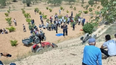 Devrilen traktörün altında kalan 22 yaşındaki sürücü hayatını kaybetti