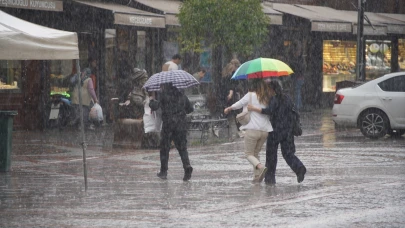 Edirne'de sağanakta yollar göle döndü