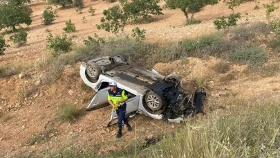 Gaziantep'te iki otomobil kafa kafaya çarpıştı! 1'i ağır 8 yaralı