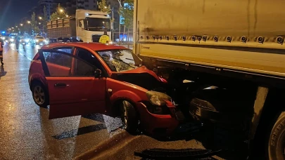 Malatya’da otomobil ile tır çarpıştı! 3 yaralı