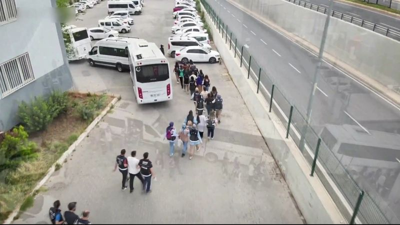Bakan Yerlikaya duyurdu! Bursa dahil 25 ilde dolandırıcılık şebekesi operasyonunda 41 tutuklama