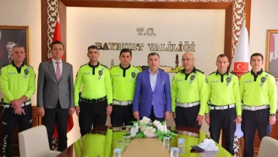 Trafik polisleri başarı belgesiyle ödüllendirildi