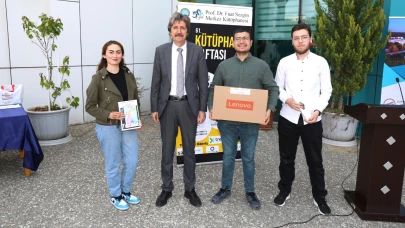 Bursa Uludağ Üniversitesi'nde kitap kurtları ödüllendirildi