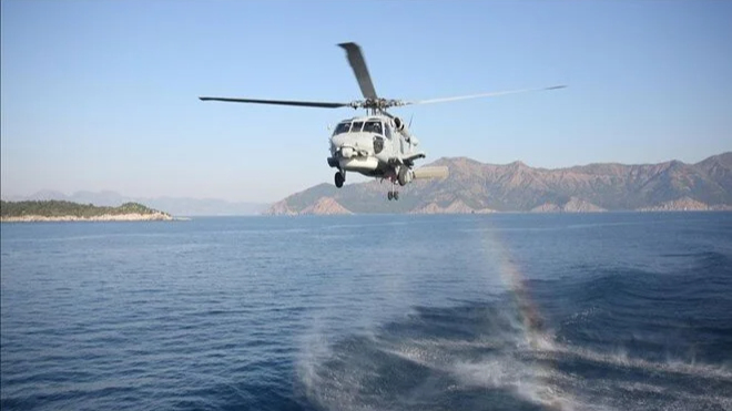 Askeri helikopter denize acil iniş yaptı!