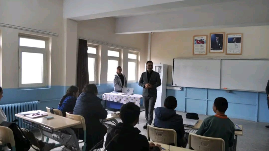 Kaymakam Demirtaş, öğretmen ve öğrencilerle buluştu