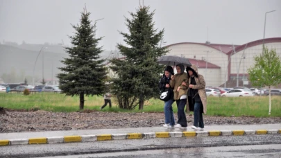 Kars’ta sağanak yağmur hayatı olumsuz etkiliyor