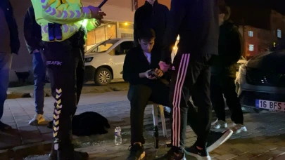 İnegöl'de otomobil aydınlatma direğine çarptı! 2 yaralı