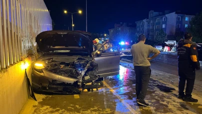 Başakşehir'de iki araç kafa kafaya çarpıştı: 5 yaralı