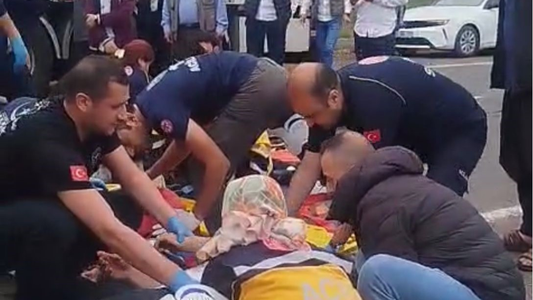 Şanlıurfa'da öğrenci servisi tıra çarptı! 6 yaralı