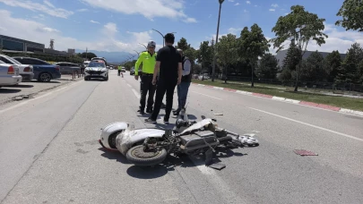 Bursa'da parçalanan bisikletini bırakmamak için direnen sürücü için ekipler dakikalarca dil döktü