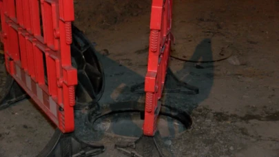Bayrampaşa'da rögarda patlama! Sokak trafiğe kapatıldı