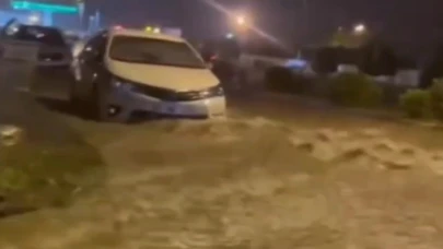 Hatay'da sağanak ve dolu su baskınlarına neden oldu