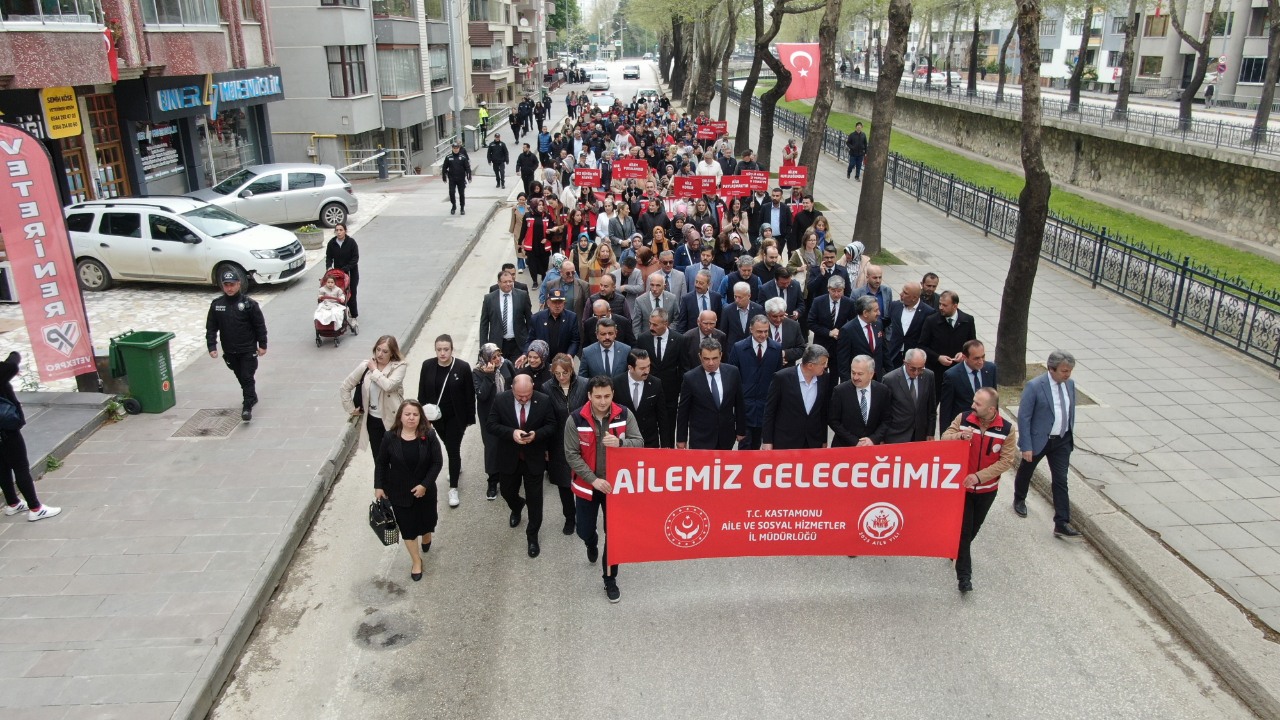Kastamonu’da yüzlerce kişi 'aile' için yürüdü