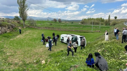 Kayseri'de öğrenci servisi devrildi: 15 öğrenci yaralı