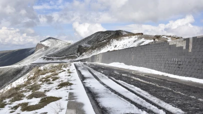 Bitlis’te yüksek kesimlere kar yağdı