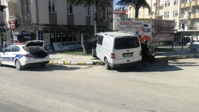 Isparta’da ticari araç ile otomobil çarpıştı: 1 yaralı