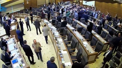 Bursa Büyükşehir Belediye Meclisine yakışmayan görüntüler