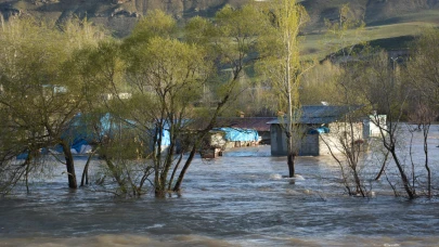 Erzincan’da sağanak sonrası  tarım arazileri su altında kaldı