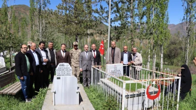 Şehide kabri başında anma