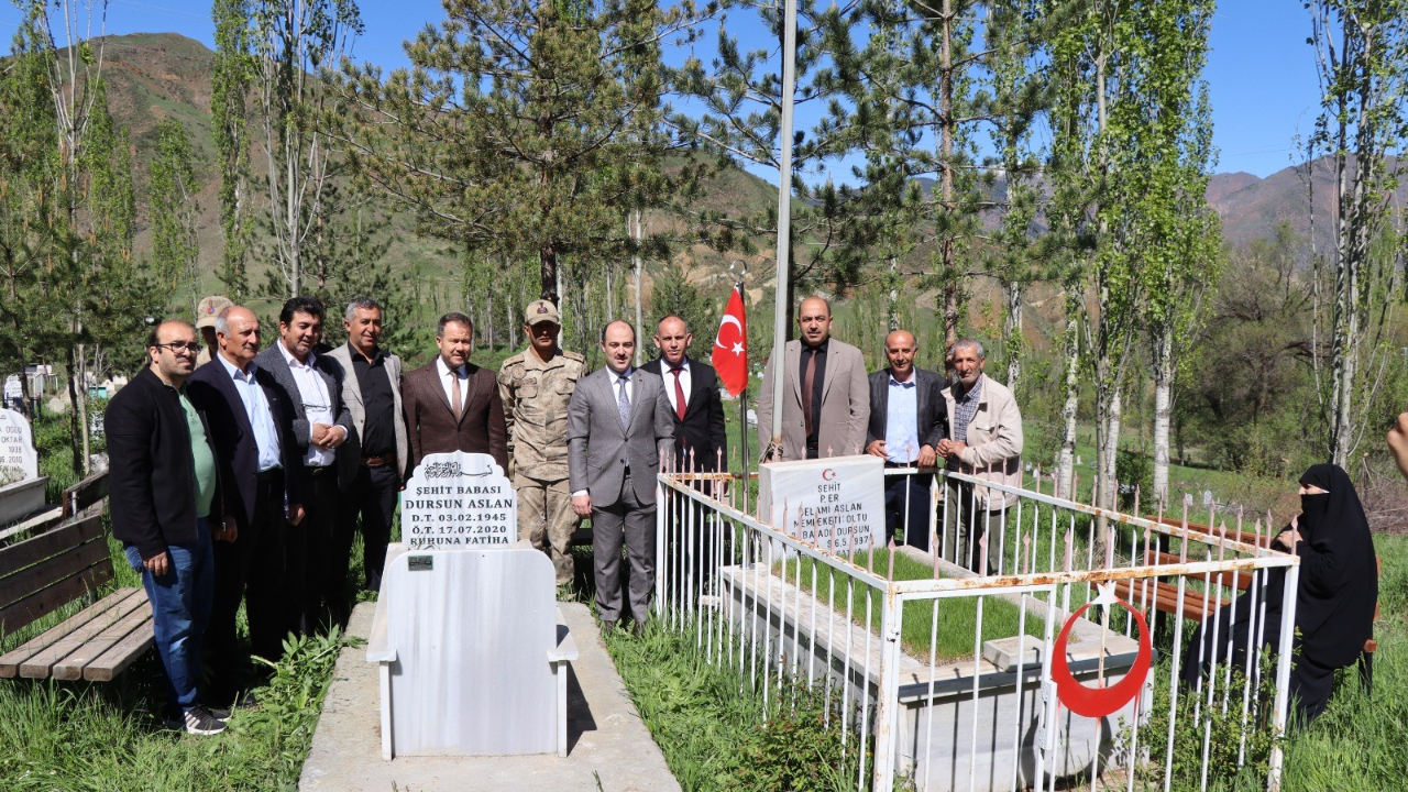 Şehide kabri başında anma