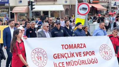 Tomarza'da coşkulu Gençlik yürüyüşü