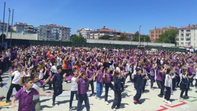 Mudanya'da 820 ilkokul öğrencisi zumba yaptı