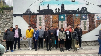 Bursa'da özel gereksinimli gençlerden "Seramik Duvar Panosu" projesi